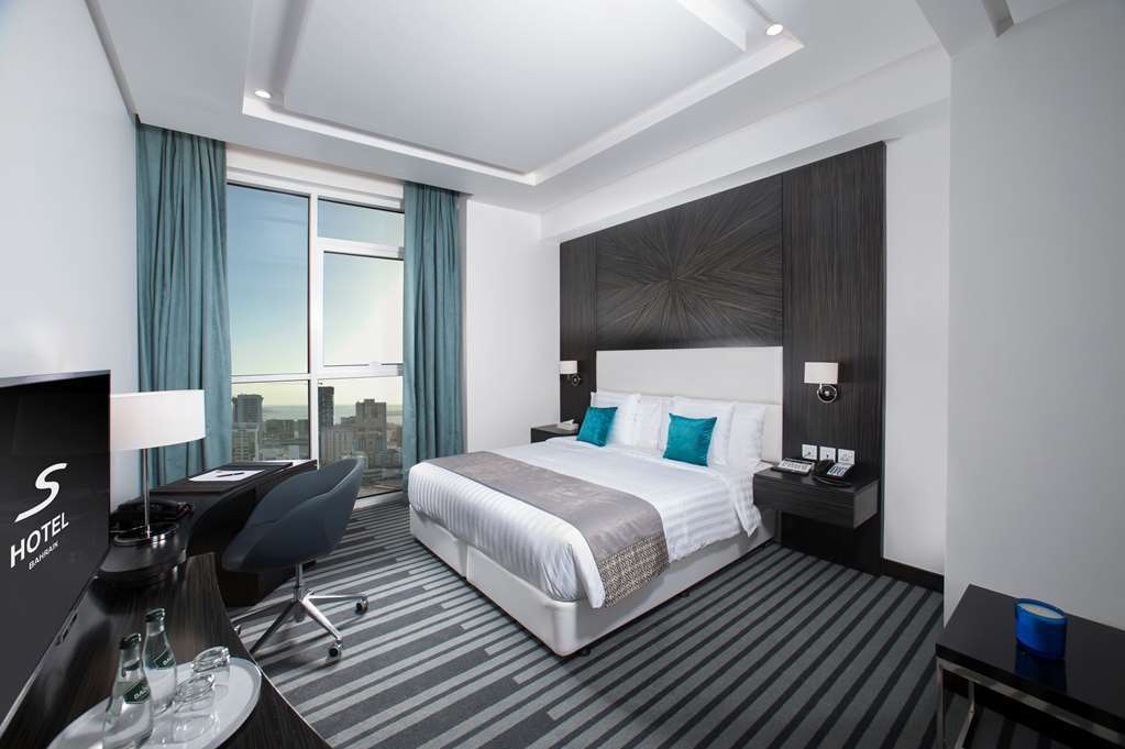S Hotel Bahrain Sanabis Room photo